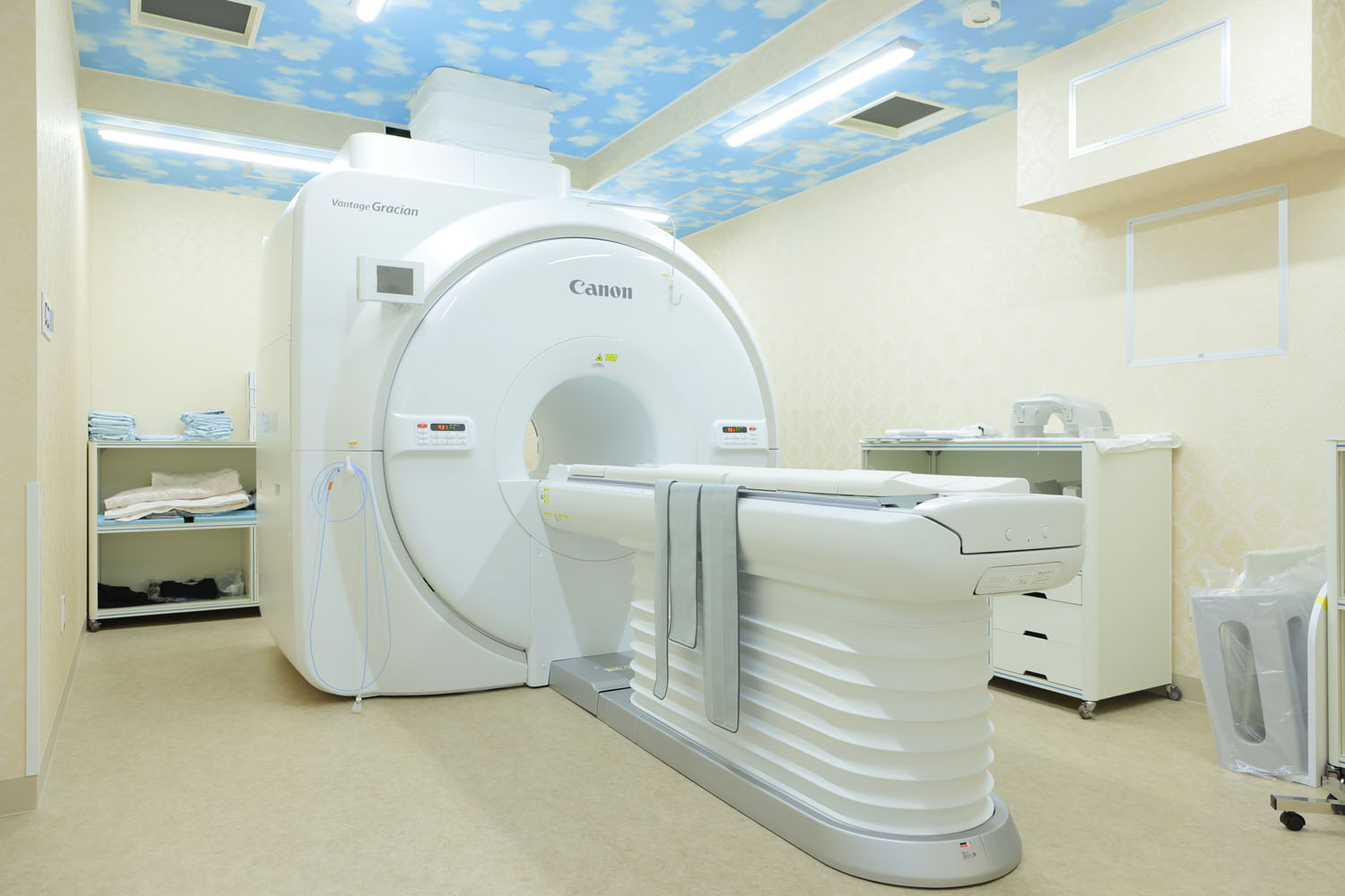 MRI（キャノンメディカルシステムズ Vantage Gracian）